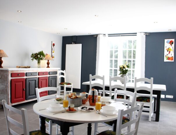 Salle à manger pour une famille proche du Festival International des jardins de Chaumont sur Loire