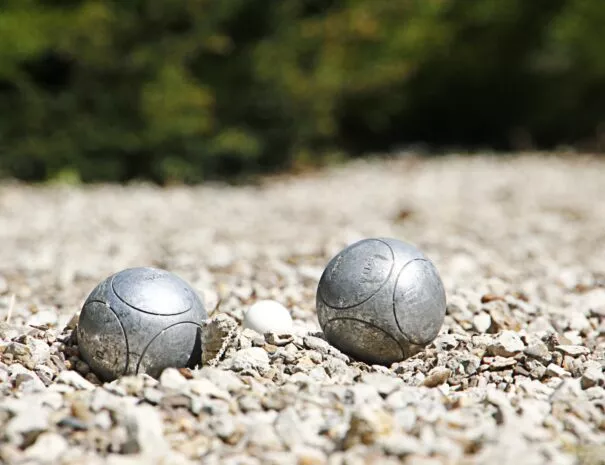 jouer au boule à la Veuzaine